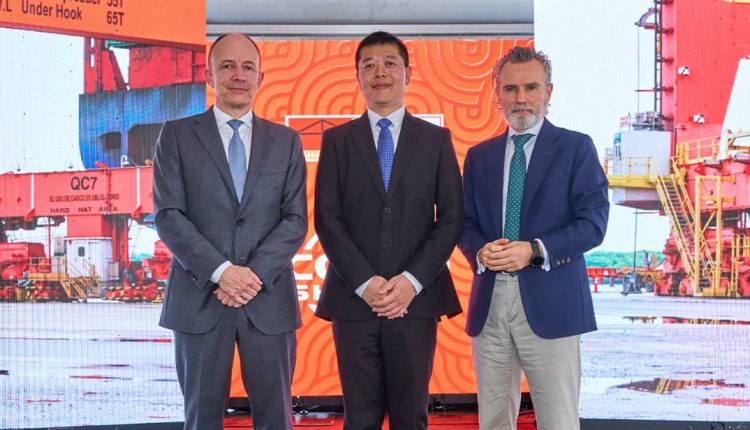 Contecon Guayaquil, COSCO Shipping mark a milestone in Ecuador’s foreign trade. Photo shows (from left): Anders Kjeldsen, International Container Terminal Services, Inc. regional head – Latin America; Wang Kunhui, COSCO Shipping South America chairman; and Javier Lancha, Contecon Guayaquil chief executive officer, during the inaugural call of the WSA5 service.